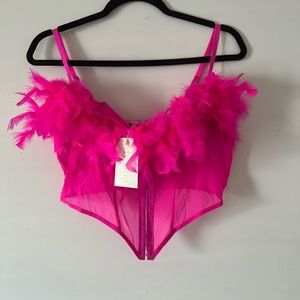 SHEER MESH FEATHERED TOP